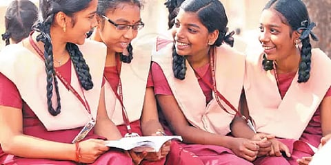 தமிழகத்தில் பள்ளிகளை எப்போது திறக்கலாம்?: ஆசிரியர்கள் என்ன சொல்கிறார்கள்…?