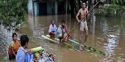 மேகாலயாவையும் நாசம் செய்யும் வெள்ளம் – 5 பேர் பலி, ஒன்றரை இலட்சம் பேர் பாதிப்பு.