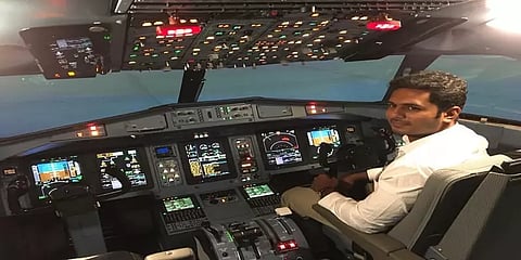 ஆகாயத்தில் பறக்கும் போதே தமிழில் வர்ணனை: அசத்தும் நம்மூர் "பைலட்" !