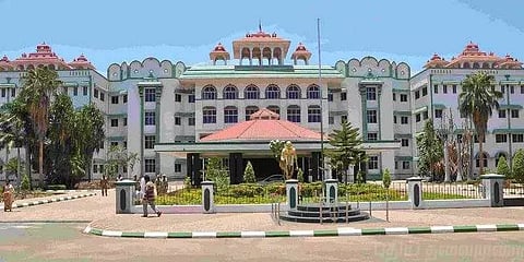 கொரோனா முடிவு தெரியாமல் சிகிச்சை அளிக்க முடியாதா? - நீதிமன்றம் சரமாரி கேள்வி