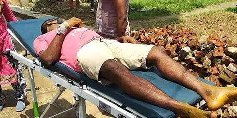 போலீஸ் கஸ்டடியில் இளைஞரை பெல்ட்டால் தாக்கி தலைமுடி மழிப்பு; ஆந்திராவில் கொடூரம்