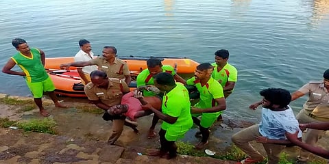 அரியலூர்: ஏரியில் மூழ்கிய இளைஞர்: 15 மணி நேரத்திற்கு பின் பிணமாக மீட்பு