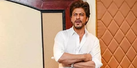 பிளாஸ்டிக் பேப்பரால் மூடப்பட்ட ஷாருக்கானின் சொகுசு பங்களா!