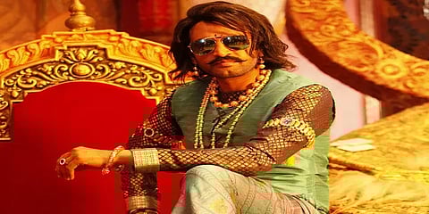 18 ஆம் நூற்றாண்டு மன்னன் கதாபாத்திரத்தில் சந்தானம் - என்ன படம் தெரியுமா?