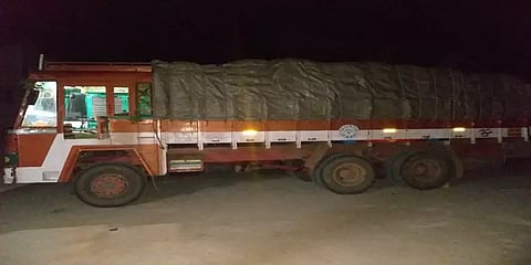 டன் கணக்கில் அரிசி..நிற்காமல் சென்ற ஆந்திர லாரி : பைக்கில் விரட்டிப் பிடித்த அதிகாரிகள்!