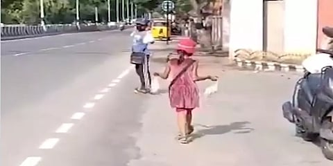 பள்ளிக்கு பீஸ் கட்ட கூவி..கூவி பூ விற்கும் குழந்தைகள் - கொரோனாவின் கொடுந்துயரம்..!