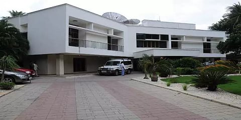 ஜெயலலிதா இல்லத்தை வாங்க ஏதுவாக 68 கோடியை டெபாசிட் செய்தது தமிழக அரசு...!