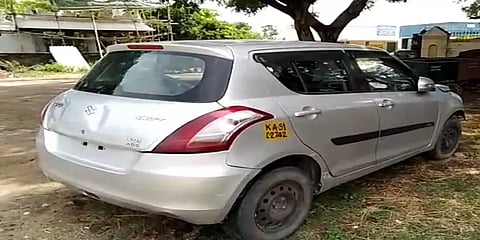 எதிர்பாராதவிதமாக லாக் ஆன கார்...! 2 சிறுமிகளுக்கு நேர்ந்த பரிதாபம்..!