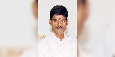 கணவர் உயிரிழந்த சோகம் : ஆற்றில் குதித்த மனைவி