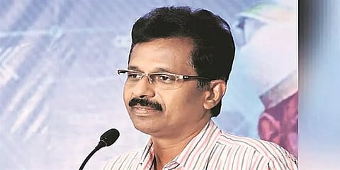 ஏபிவிபி தலைவர் தனது வீட்டு வாசலில் அசிங்கம் செய்ததாக 62 வயது பெண் போலீசில் புகார்