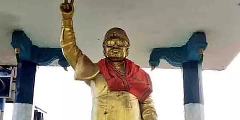 ‘எம்.ஜி.ஆர்-க்கு காவியா?’ ‘உள்நோக்கத்துடன் பேசுகிறார் முதல்வர்’.. உரசலில் அதிமுக - பாஜக!