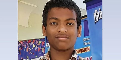 தேசிய திறனறித் தேர்வில் மாநிலத்தில் முதலிடம் பிடித்த கூலித் தொழிலாளி மகன்..!