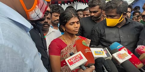 ‘கொலை வழக்குப் பதிவு செய்தால்தான் உடலை வாங்குவோம்’: உயிரிழந்த தென்காசி விவசாயி மகள்