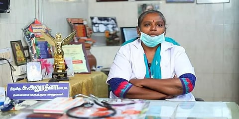 'குடும்பத்தினர் பேரச்சத்தில் உள்ளனர்' கொரோனா வார்டு மருத்துவரின் துயர்மிகு அனுபவம்!