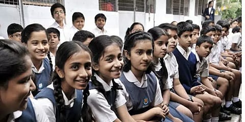 தடுப்பூசி வந்ததும் பள்ளிகள் மெட்ரோ ரயில்கள் திறக்கப்பட்டுவிடும் – மனித வளத்துறை அதிகாரி!