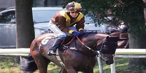 தடைகளை கடந்து சாதனை படைத்த இந்தியாவின் முதல் பெண் ஜாக்கி ரூபா சிங்..!