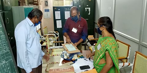 பிளஸ் 2 மறுத்தேர்வில் பங்கேற்காத மாணவிக்கு திருமணம் - அதிகாரிகள் விசாரணை