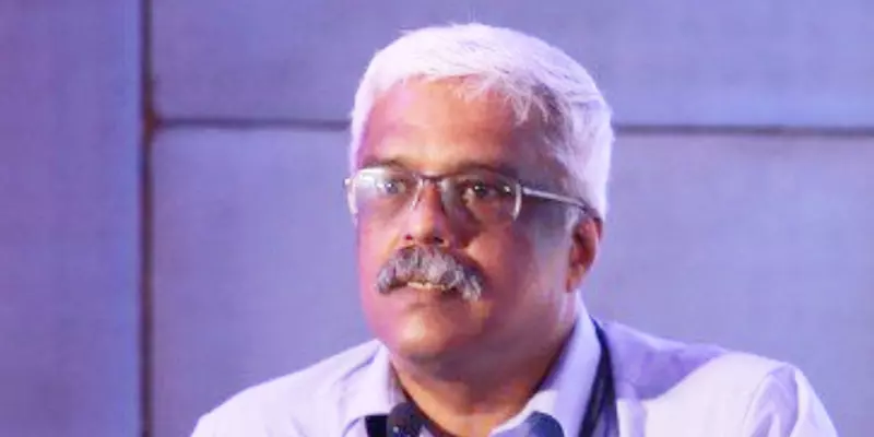 தங்கக் கடத்தல் விவகாரம் : சிவசங்கரனிடம் 6 மணி நேரத்திற்கு மேல் விசாரணை