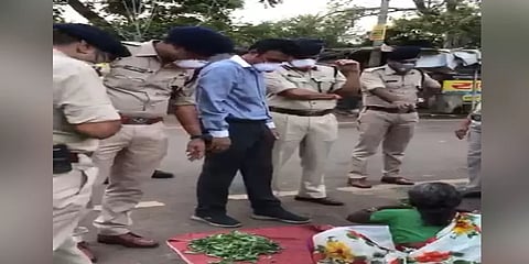 நடைபாதை கடையை காலிசெய்ய மறுத்த மூதாட்டி - கலெக்டர் கொடுத்த இன்ப அதிர்ச்சி: வீடியோ