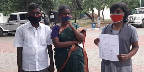 பள்ளிக்கட்டணத்திற்கு பணமின்றி தவிக்கும் மாணவி : ஆட்சியரிடம் முறையிட்ட பெற்றோர்