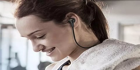 அதிகம் இயர்போன் பயன்படுத்துபவரா நீங்க? மறக்காம இதை படிங்க..!