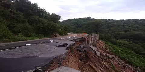 ஆந்திரா செல்லும் சாலையில் நிலச்சரிவு: மாற்றுப் பாதையில் செல்ல அறிவுறுத்தல்