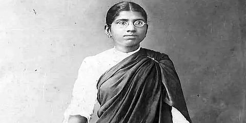 இந்தியாவின் முதல் பெண் மருத்துவரான முத்துலெட்சுமி ரெட்டியின் பிறந்த நாள் இன்று.