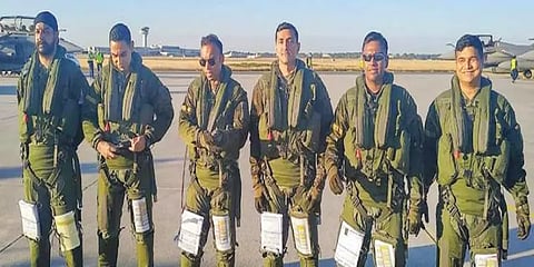 பிரான்ஸிலிருந்து இந்தியாவுக்கு ரஃபேல்..... இயக்கி வந்த விமானிகளின் உத்வேக கதை.