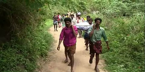 ”பிரசவத்திற்கு கூட செல்ல முடியவில்லை” பாதையில்லாமல் அல்லல் படும் போடி மலைக்கிராம மக்கள்