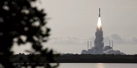 ரோவர், ஹலிகாப்டருடன் செவ்வாய்க்கு வெற்றிகரமாக பாய்ந்த நாசா விண்கலம் !