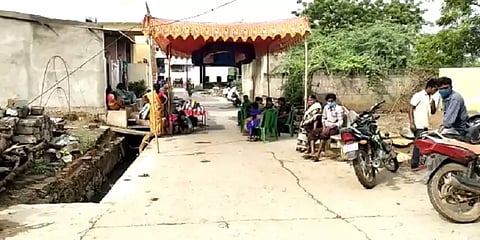 கிருமிநாசினி கலக்கப்பட்டதா?: ஆந்திராவில் கள்ளச்சாராயம் குடித்த 10 பேர் உயிரிழப்பு!