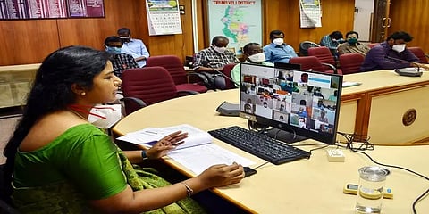 காணொலிக் காட்சி மூலம் மக்கள் குறைதீர் கூட்டம்; நெல்லை கலெக்டரின் புது முயற்சி!