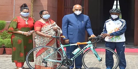 பக்ரீத் பரிசு.. ஏழை இஸ்லாமிய மாணவனுக்கு பந்தய சைக்கிளை பரிசாக வழங்கிய குடியரசுத் தலைவர்!