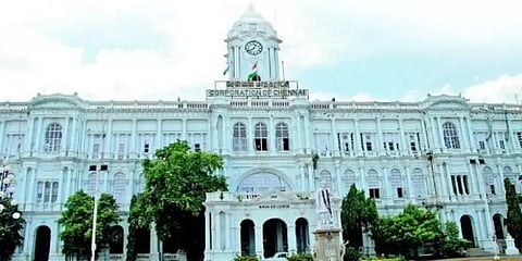 கொரோனா பாதித்த வீடுகளில் தகரமடித்த பொறியாளர்களுக்கு தொற்று : சென்னை மாநகராட்சி