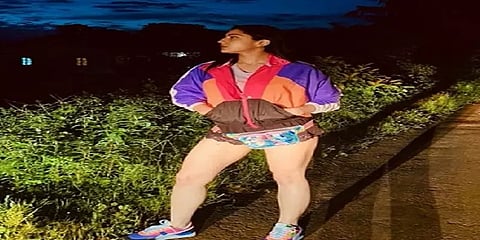 நீலவானம்… பறக்கும் காலம்… கனவுதேசம் சாராவின் இன்ஸ்டாகிராம் புகைப்படம்