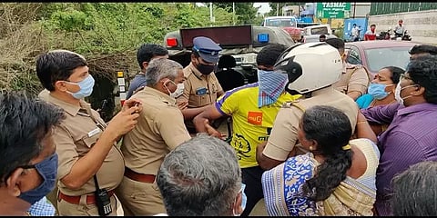 சாலை மறியலில் ஈடுபட்ட பொதுமக்கள்... குண்டுகட்டாக தூக்கிச் சென்ற போலீசார்