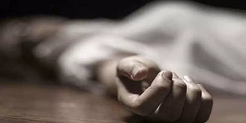 ஊரடங்கு; வேலையில்லை; வாடகை தர பணம் இல்லை - கணவரை பிரிந்து வாழ்ந்த பெண் விபரீத முடிவு