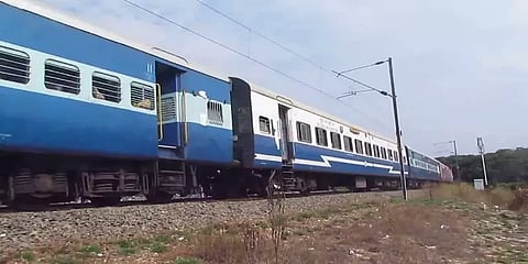 கேரளத்தில் ரயிலில் போகும்போதே கொரோனா பாஸிட்டிவ்...  மருத்துவமனையில் தமிழகப் பயணி