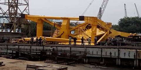 விசாகப்பட்டினம் துறைமுகத்தில் கிரேன் விழுந்து 10 பேர் உயிரிழப்பு - அதிர்ச்சி வீடியோ