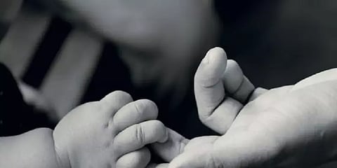 வாயினுள் விரலை விட்டு பெண் சிசுவை கொன்ற தந்தை .. ஆண் குழந்தை இல்லையென வெறிச்செயல்