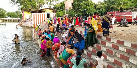 மயிலாடுதுறை: பொது முடக்கத்தையும் மீறி ஆடிப்பெருக்கு கொண்டாட்டம் !