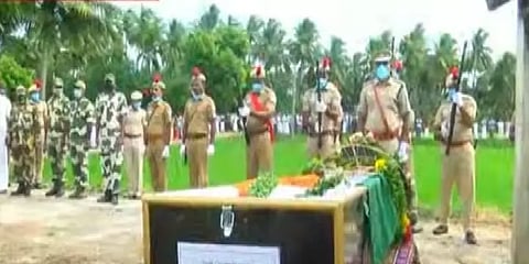 ராணுவ வீரர் திருமூர்த்தி உடல் நல்லடக்கம்: அமைச்சர், ஆட்சியர் அஞ்சலி !