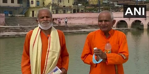 அயோத்தி ராமர் கோயில் பூமி பூஜை - 151 மேற்பட்ட நதிகளில் தண்ணீர் எடுத்து வந்த சகோதரர்கள்