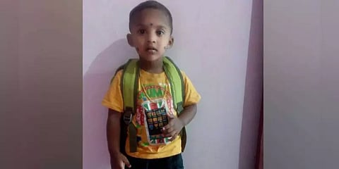 நாணயத்தை விழுங்கிய குழந்தை: மருத்துவமனைகளின் அலட்சியத்தால் மரணம் என புகார்