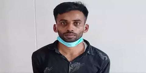 பயணியுடன் காரைக் கடத்திய கடத்தல்காரர் - 2 மணி நேரம் சேஸிங் செய்து மடக்கிய காவல்துறையினர்