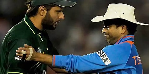 அன்று அப்ரிடி பயன்படுத்தியது சச்சினால் பரிசளிக்கப்பட்ட பேட் - நினைவை பகிர்ந்த பாக்., வீரர்