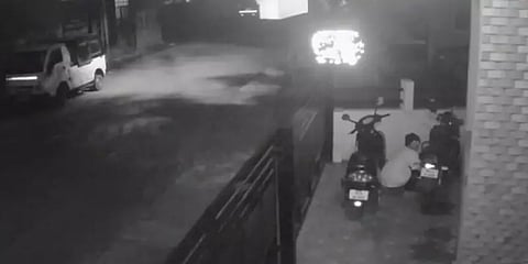 சென்னை : நள்ளிரவில் பெட்ரோல் திருடும் இளைஞர்கள் - சிசிடிவி காட்சி வெளியீடு