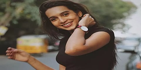 ''தனுஷ் ஒரு சிட்டி ரோபோ போல'' - வியந்து பாராட்டும் நடிகை சஞ்சனா நடராஜன்!!