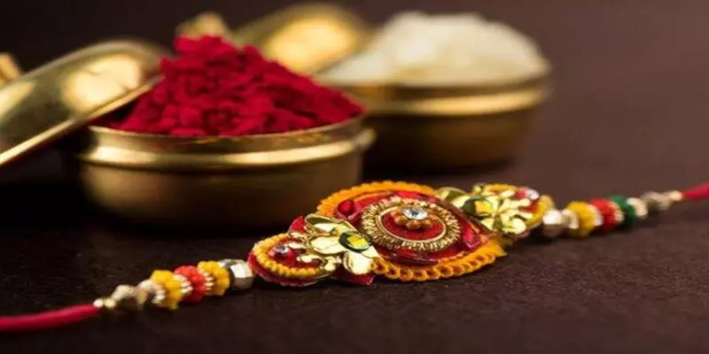 அன்பை வெளிக்காட்டும் ரக்ஷாபந்தன்... கொண்டாடி மகிழ்ந்த பிரிட்ஜர்