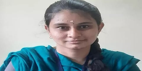 விவசாயியின் மகளாக பிறந்து ஐ.ஏ.எஸ் தேர்வில் வெற்றி - கரூர் பெண் அபிநயா சாதனை!!